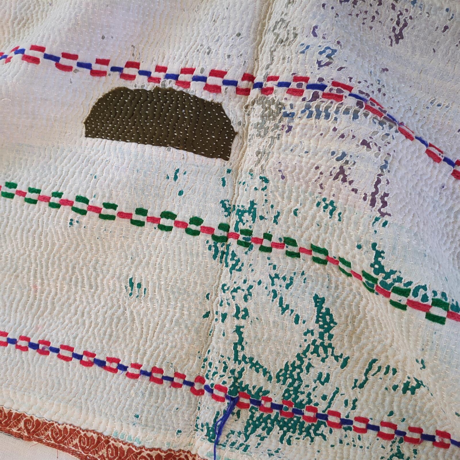 「ぐるぐる刺繍」 ヴィンテージカンタキルト ラリーキルト 手仕事のハンドメイドファブリック インド綿エスニックインテリア #778