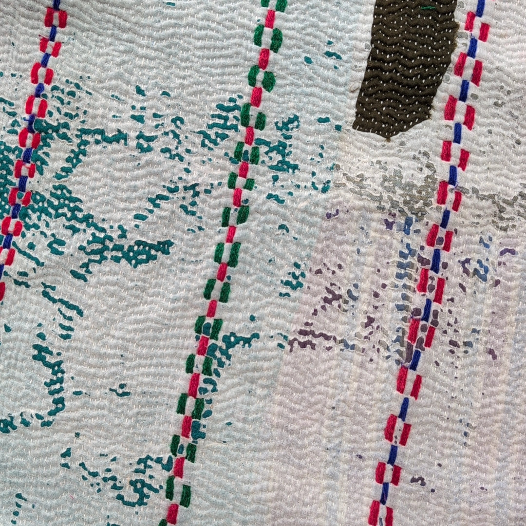 「ぐるぐる刺繍」 ヴィンテージカンタキルト ラリーキルト 手仕事のハンドメイドファブリック インド綿エスニックインテリア #778