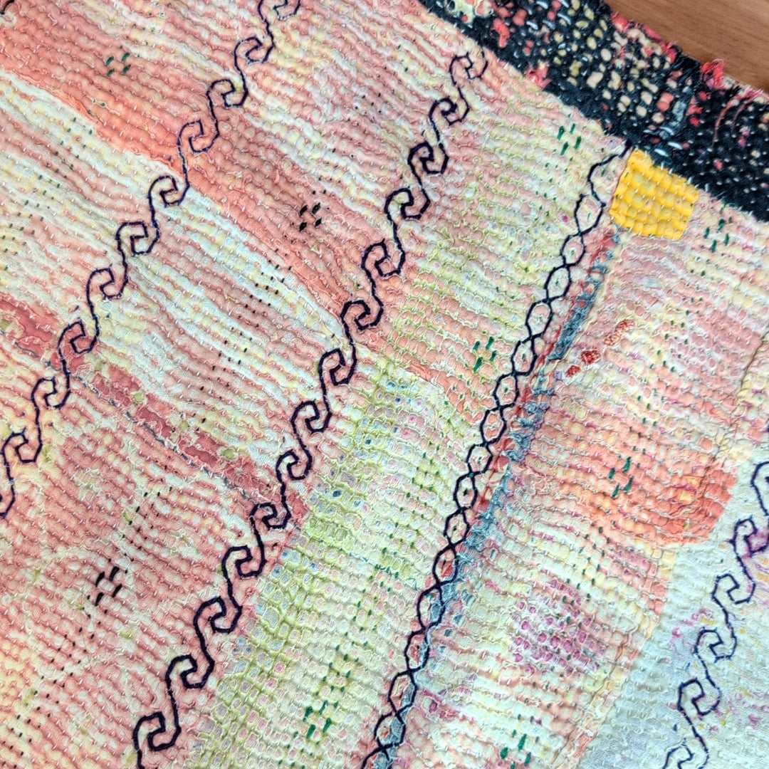 「L」S字刺繍 伝統柄 ラグ ベッドカバー ヴィンテージ カンタキルト ラリーキルト「ビビットピンク」#867