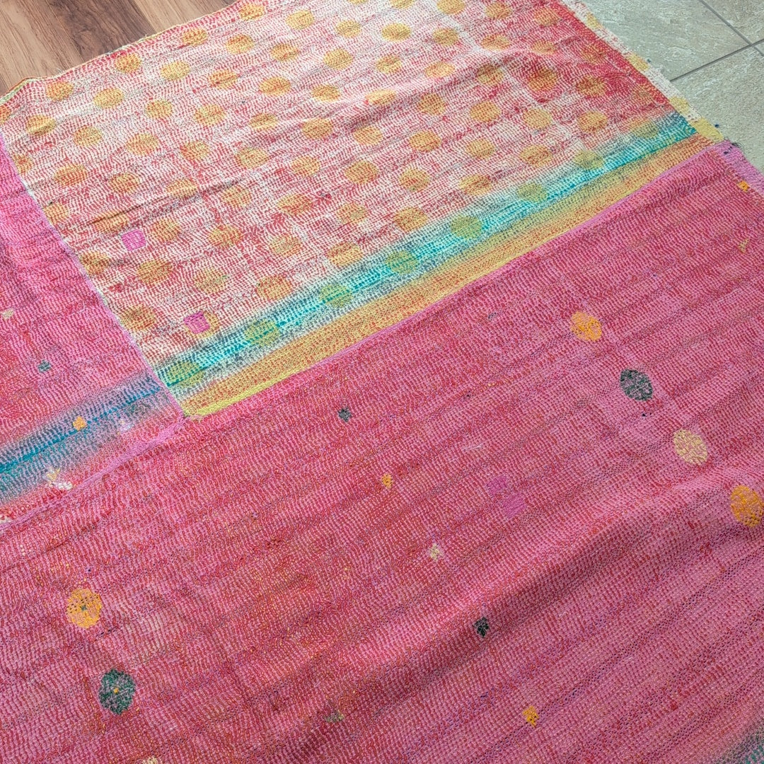 「L」S字刺繍 伝統柄 ラグ ベッドカバー ヴィンテージ カンタキルト ラリーキルト「ビビットピンク」#867