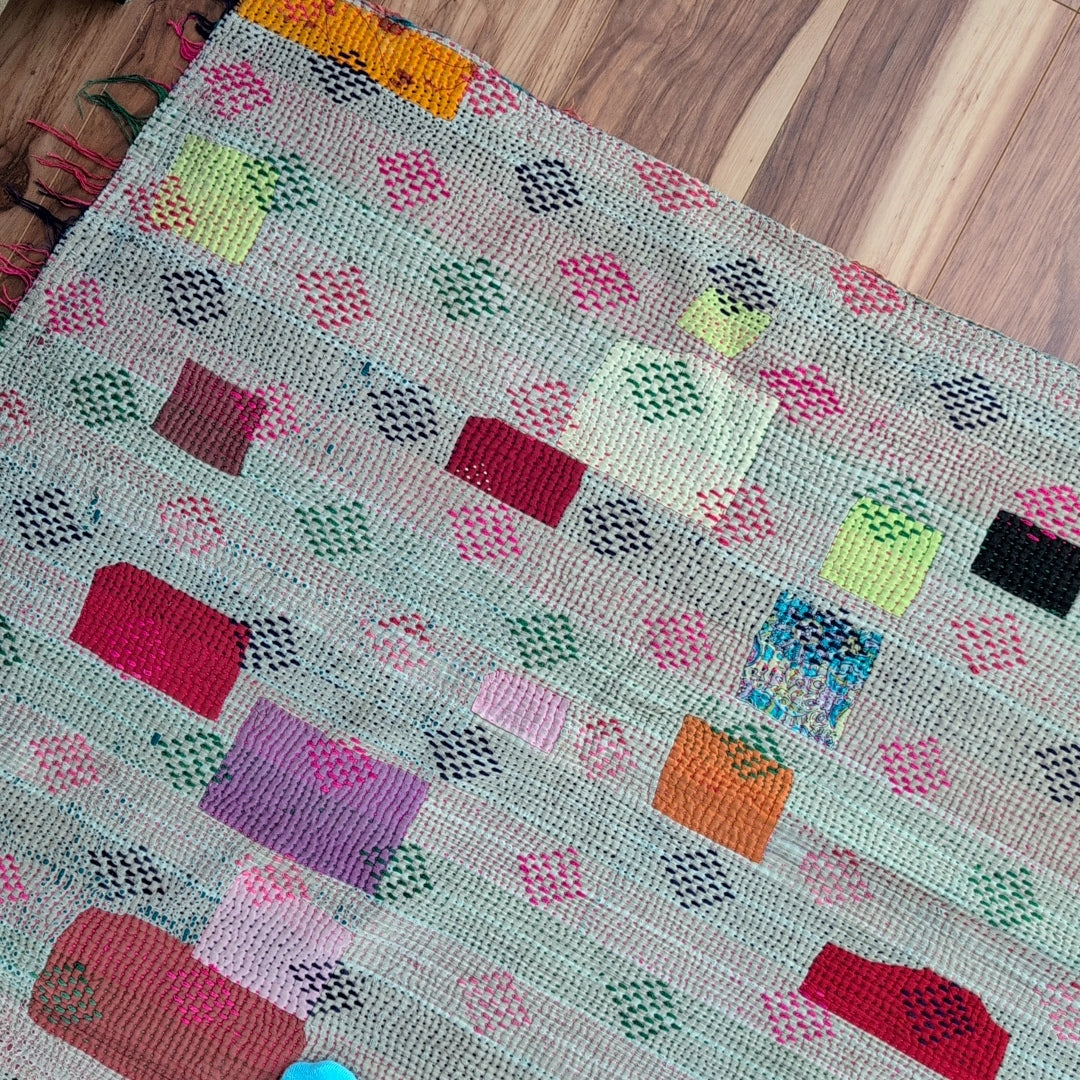 「L」グリーン×マルチカラー ダイヤ刺繍ソファカバー ヴィンテージ カンタキルト ラリーキルト「オーロラ・グリーン」 #857