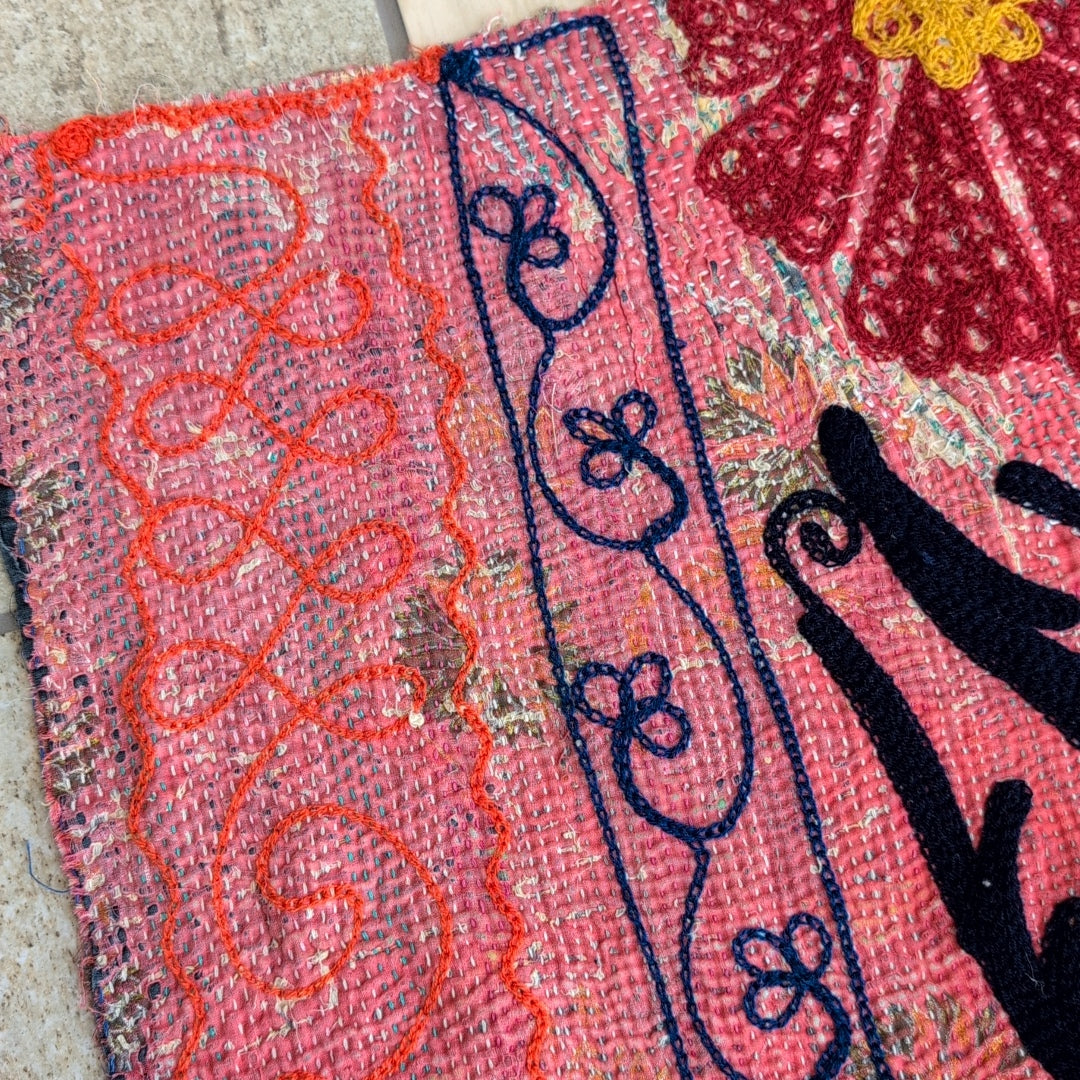 「L」ピンク 大輪スザニ刺繍  薄地 民芸品 ソファカバー ヴィンテージ カンタキルト ラリーキルト「咲き誇る大輪」#891