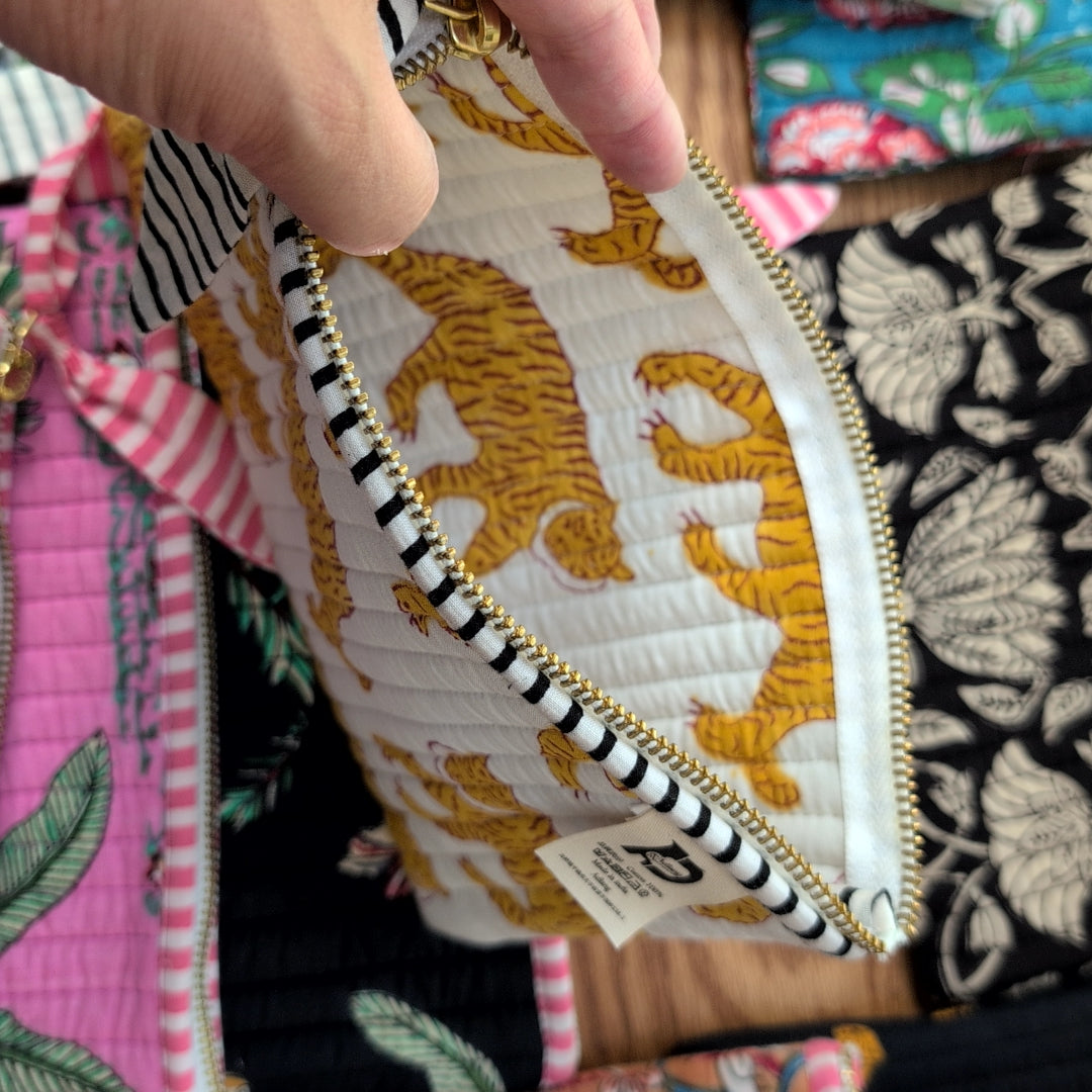【M】手作りオリジナルフラットポーチ ハンドブロックプリント　block print インド マザーズポーチにも