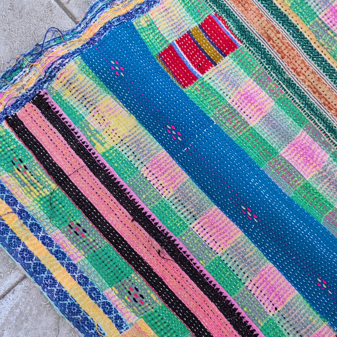 ヴィンテージカンタキルト ラリーキルト kantha ラグマット ［賑やかパレード］#1138